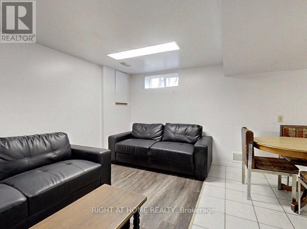 379 Erb Street W, Waterloo, ON - Indoor