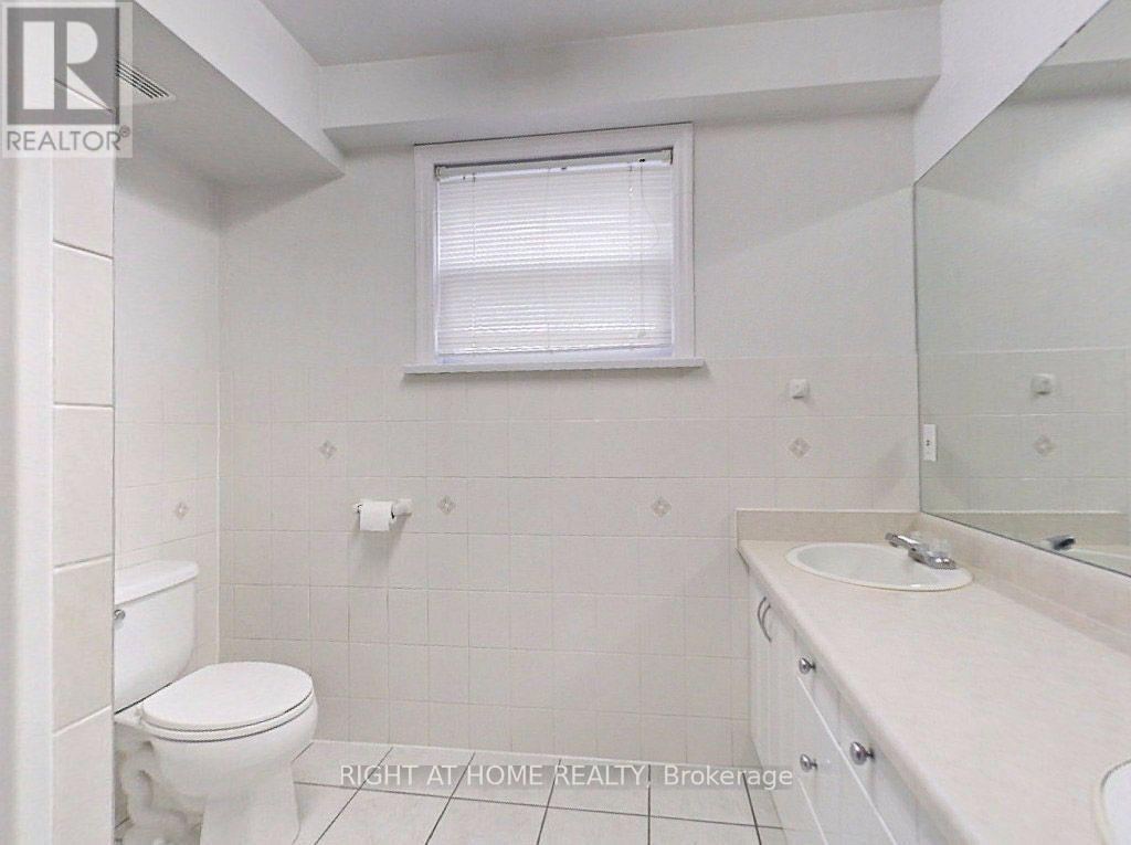 379 Erb Street W, Waterloo, ON - Indoor Photo Showing Bathroom