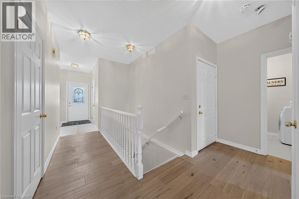 21 Twentyplace Boulevard, Hamilton, ON - Indoor Photo Showing Other Room