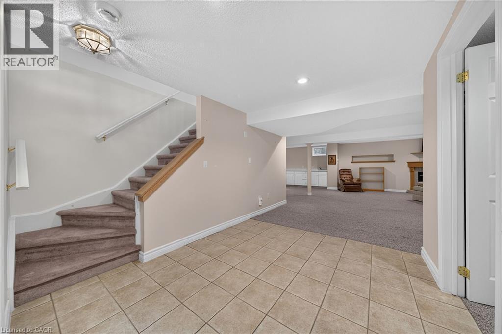 21 Twentyplace Boulevard, Hamilton, ON - Indoor Photo Showing Other Room
