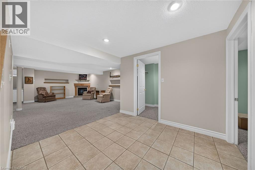 21 Twentyplace Boulevard, Hamilton, ON - Indoor Photo Showing Other Room
