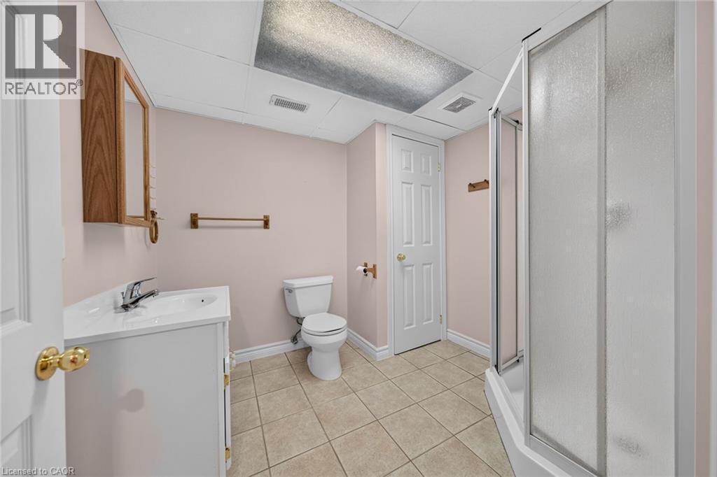 21 Twentyplace Boulevard, Hamilton, ON - Indoor Photo Showing Bathroom