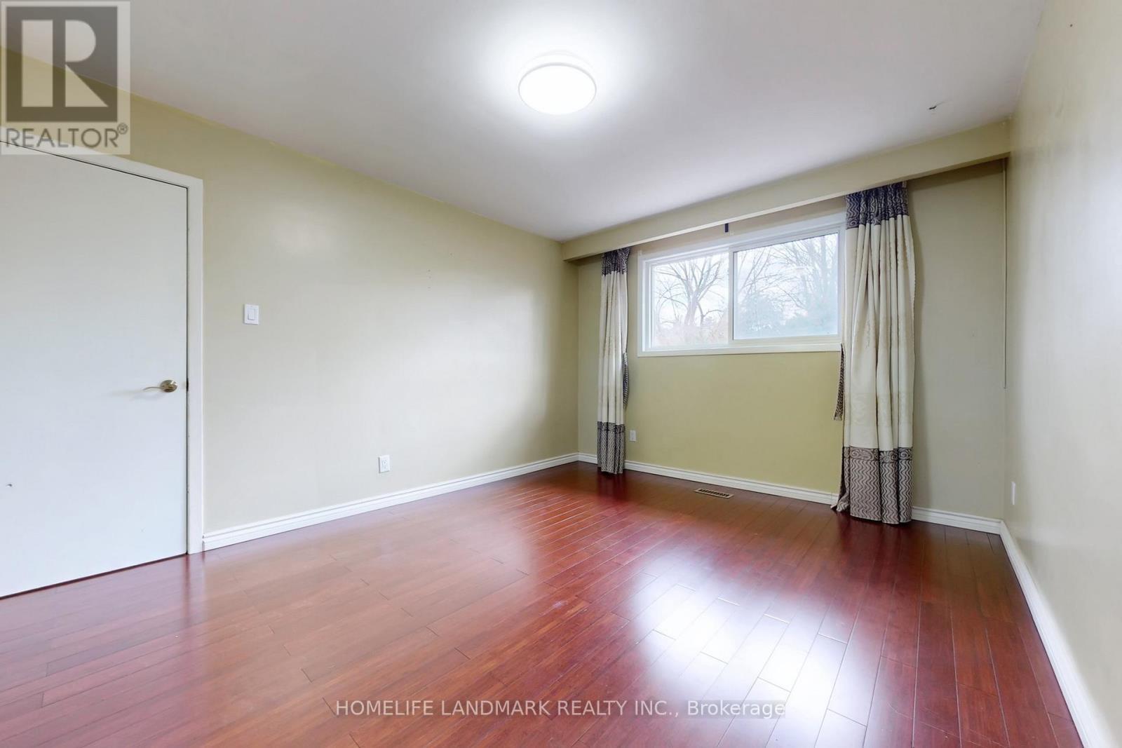 225 Pineway Boulevard, Toronto, ON - Indoor Photo Showing Other Room