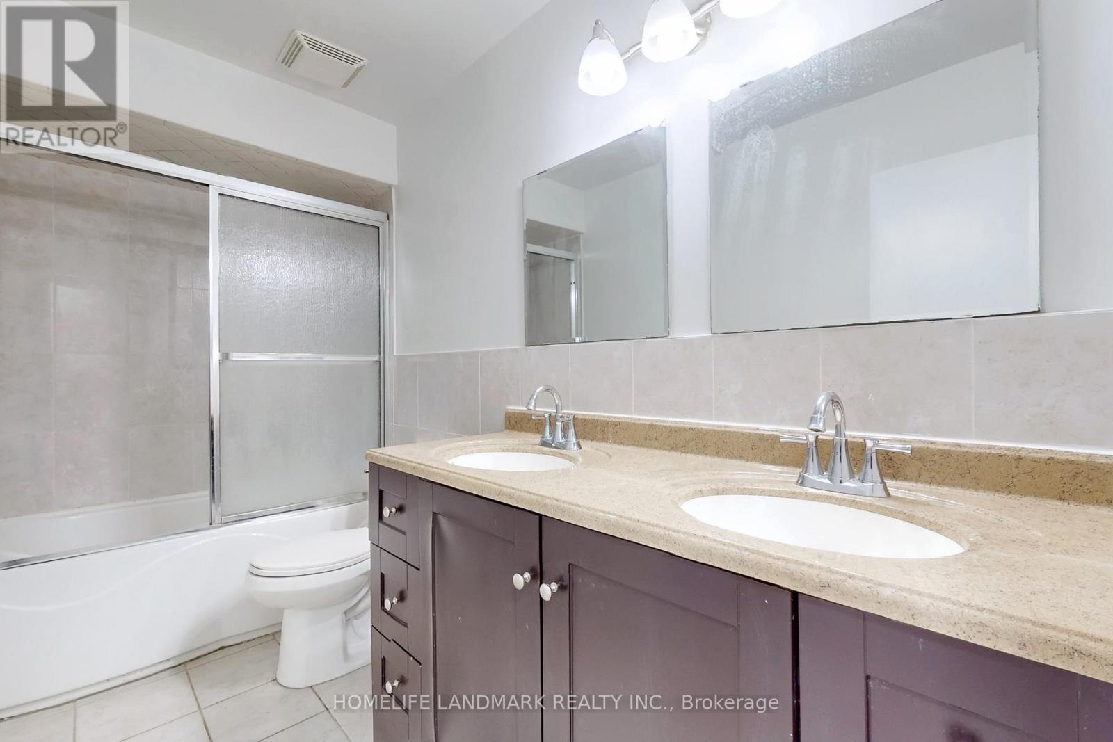 225 Pineway Boulevard, Toronto, ON - Indoor Photo Showing Bathroom