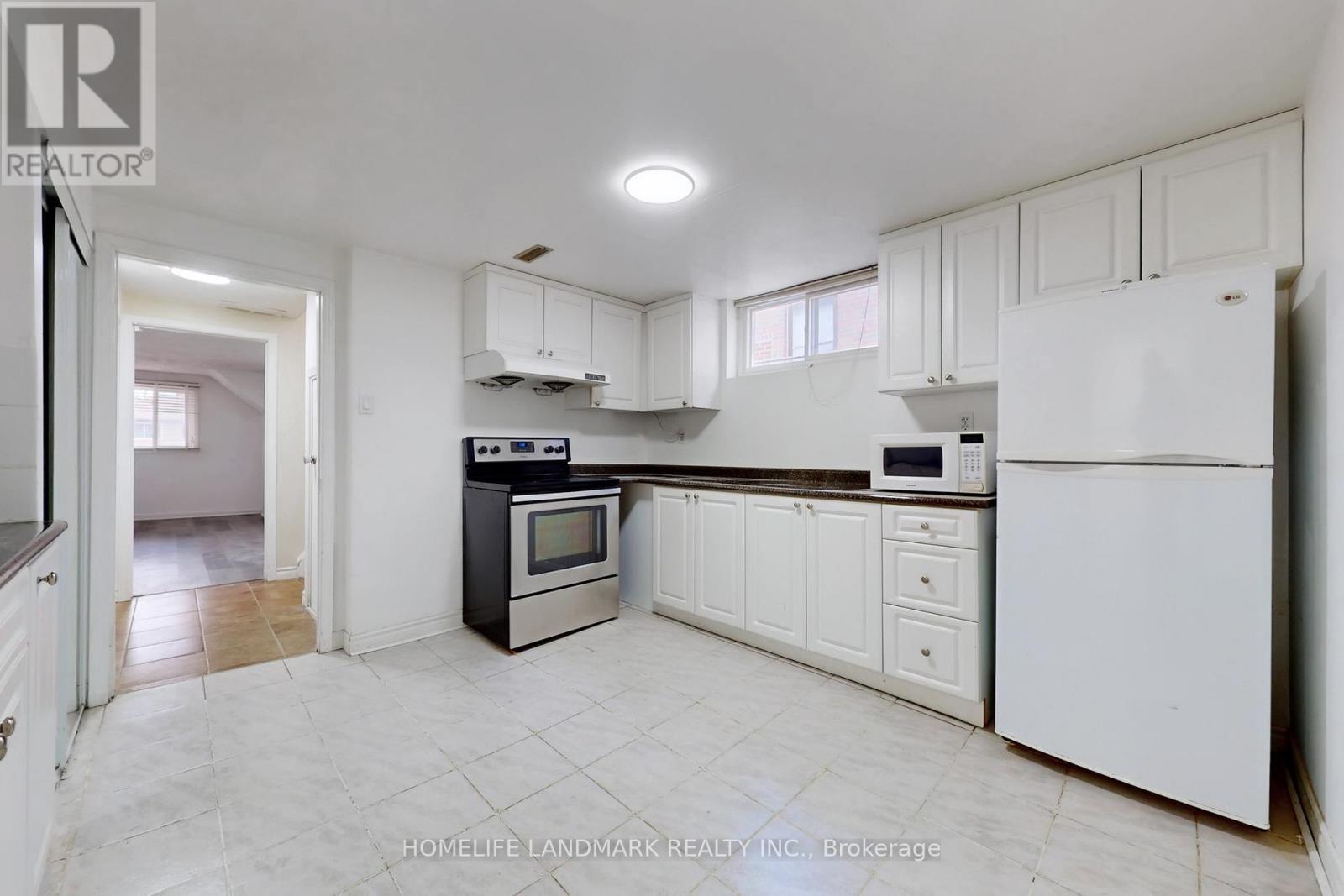 225 Pineway Boulevard, Toronto, ON - Indoor Photo Showing Kitchen