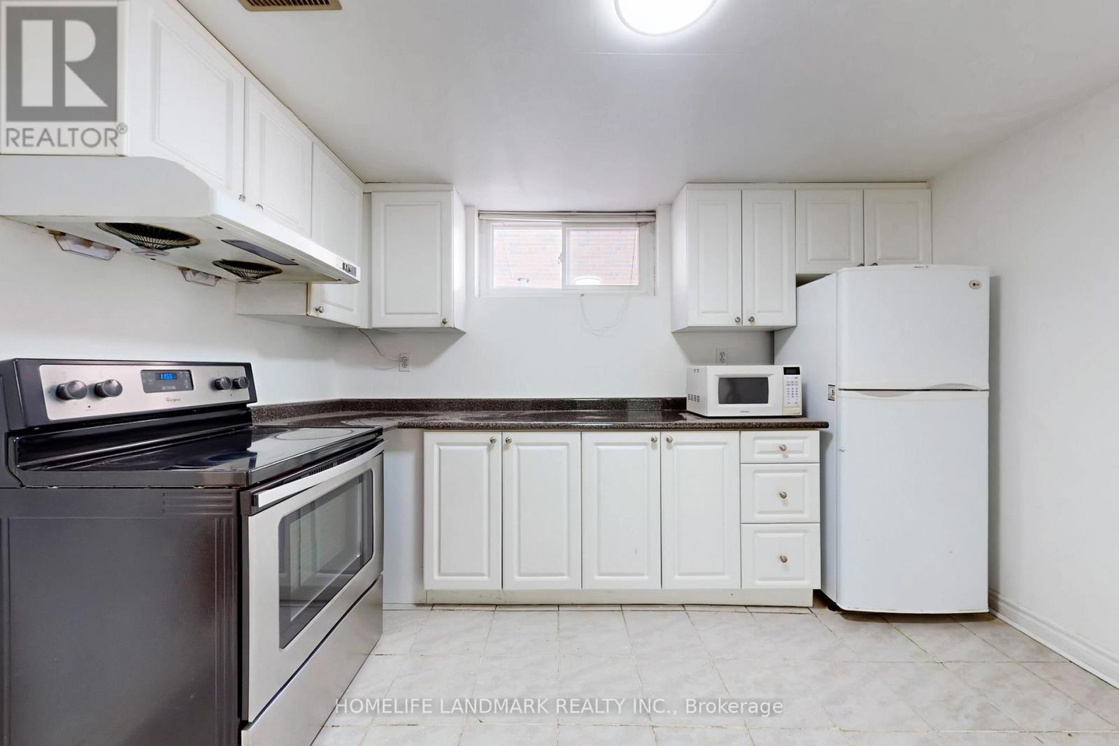 225 Pineway Boulevard, Toronto, ON - Indoor Photo Showing Kitchen