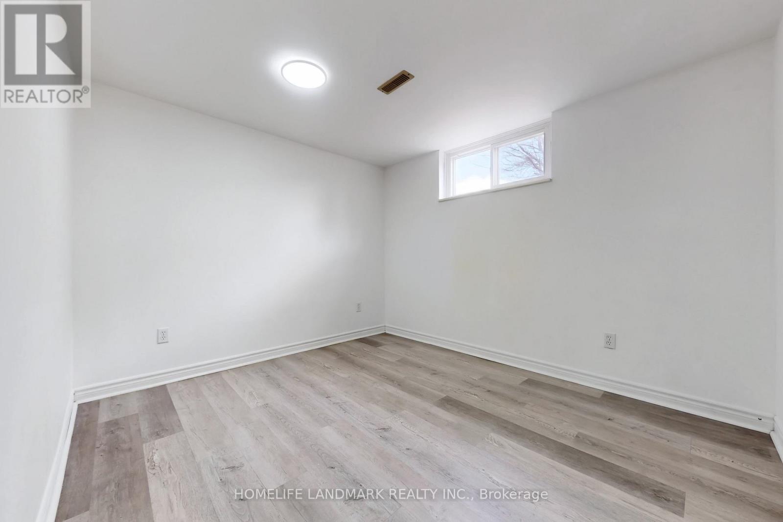 225 Pineway Boulevard, Toronto, ON - Indoor Photo Showing Other Room
