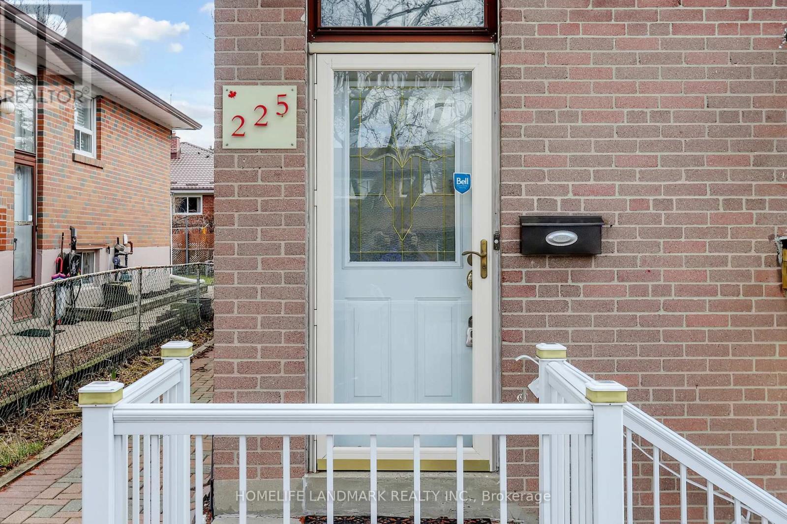 225 Pineway Boulevard, Toronto, ON - Outdoor With Exterior