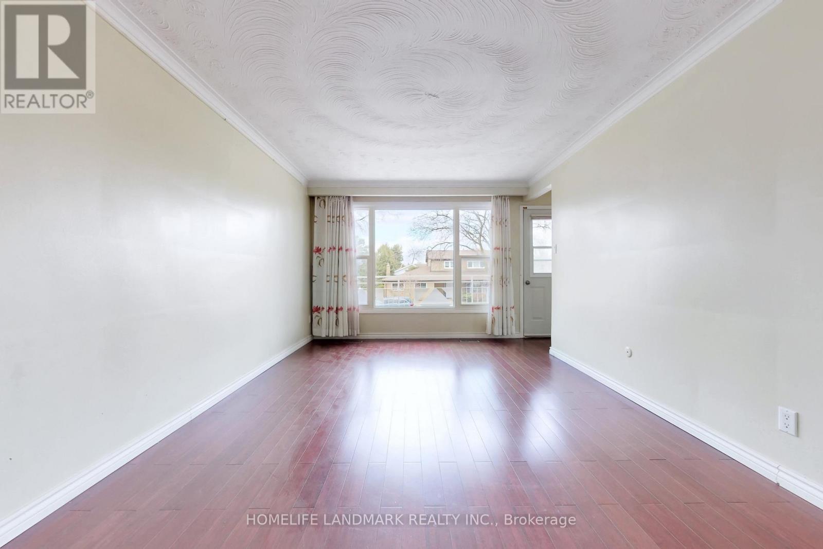 225 Pineway Boulevard, Toronto, ON - Indoor Photo Showing Other Room