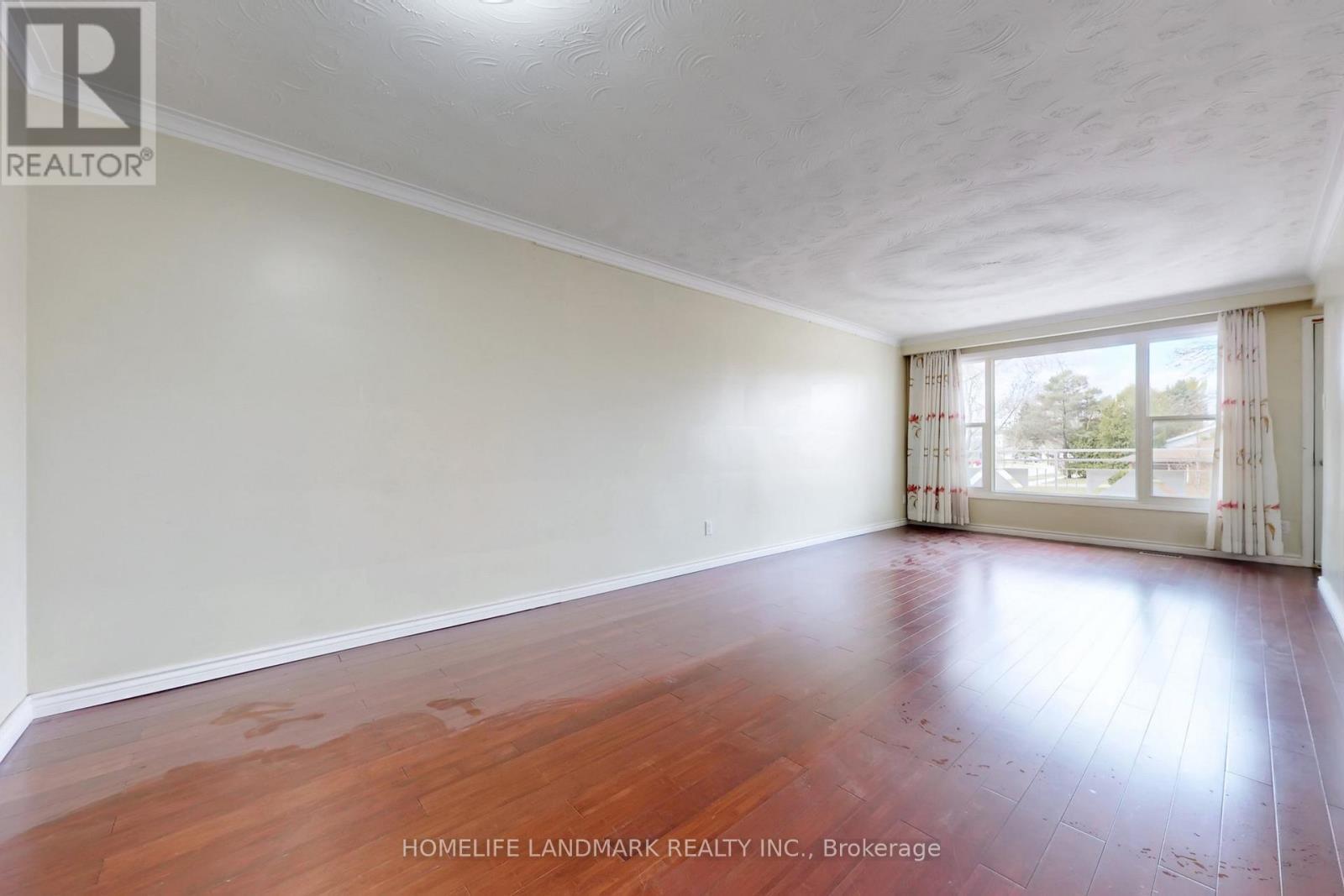 225 Pineway Boulevard, Toronto, ON - Indoor Photo Showing Other Room