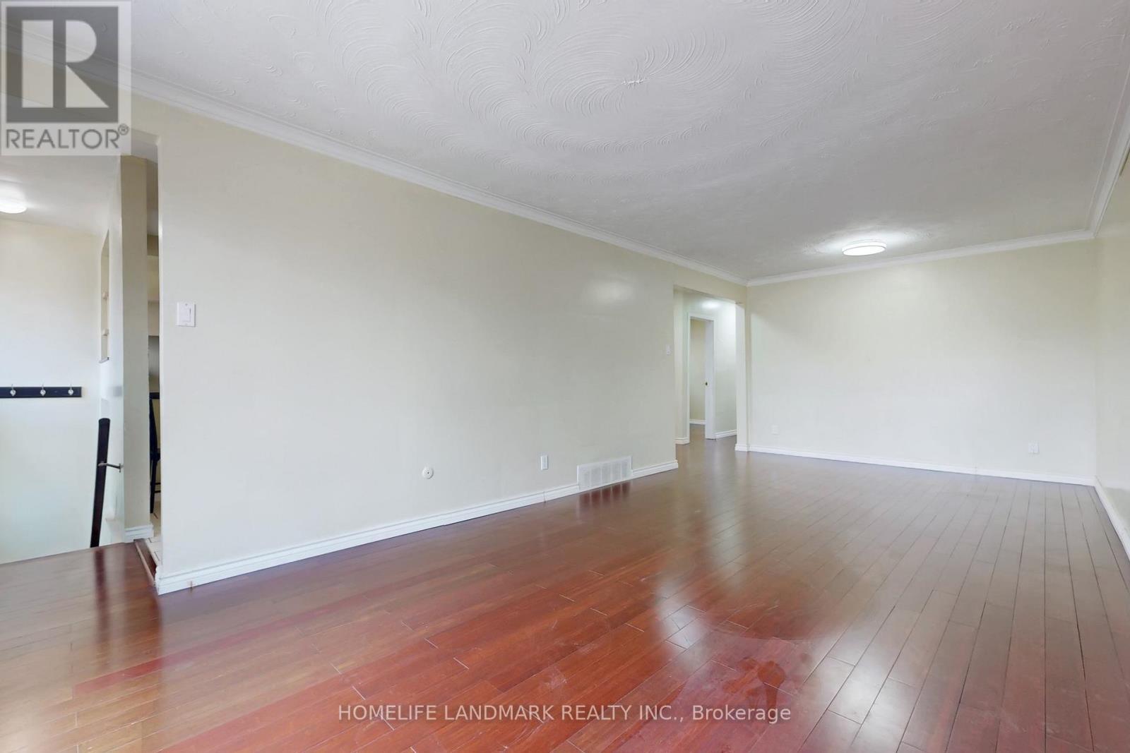 225 Pineway Boulevard, Toronto, ON - Indoor Photo Showing Other Room