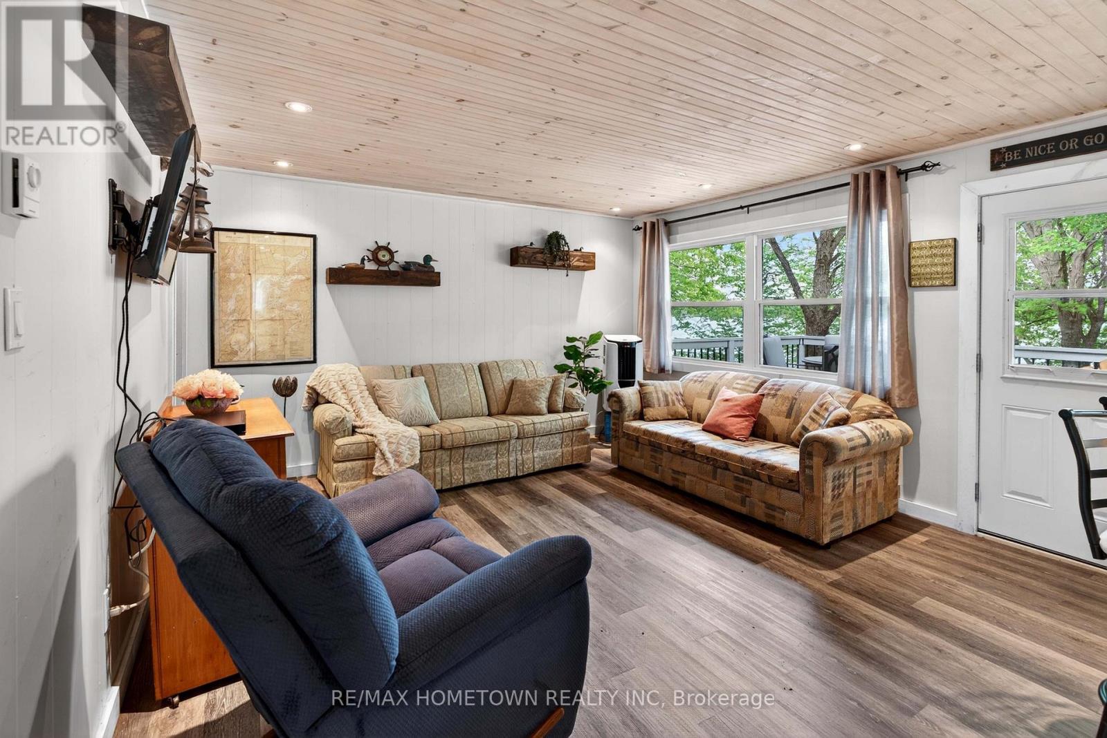 66 Scott Lane, Rideau Lakes, ON - Indoor Photo Showing Living Room