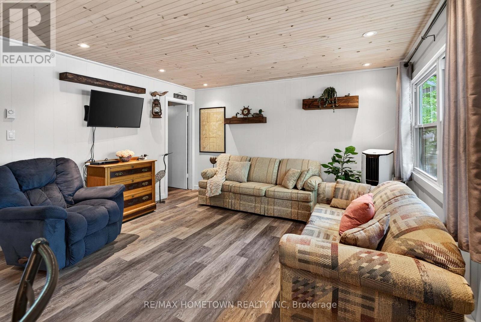 Bright airy living room with lots of natural light - 66 Scott Lane, Rideau Lakes, ON - Indoor Photo Showing Living Room