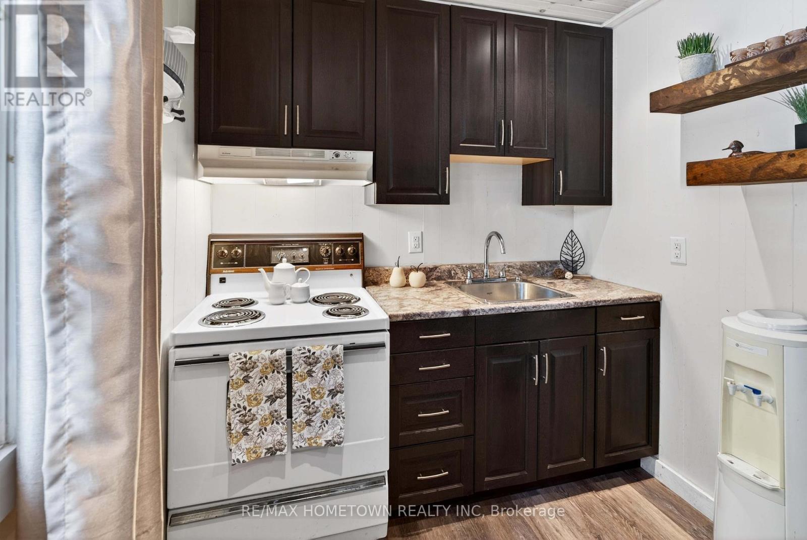 Kitchen with breakfast bar island - 66 Scott Lane, Rideau Lakes, ON - Indoor Photo Showing Kitchen
