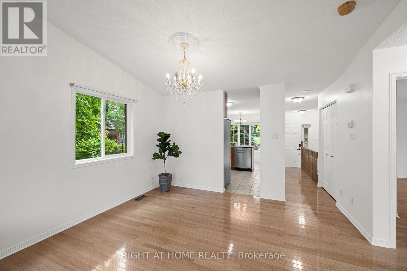 120 Grandpark Circle, Ottawa, ON - Indoor Photo Showing Other Room