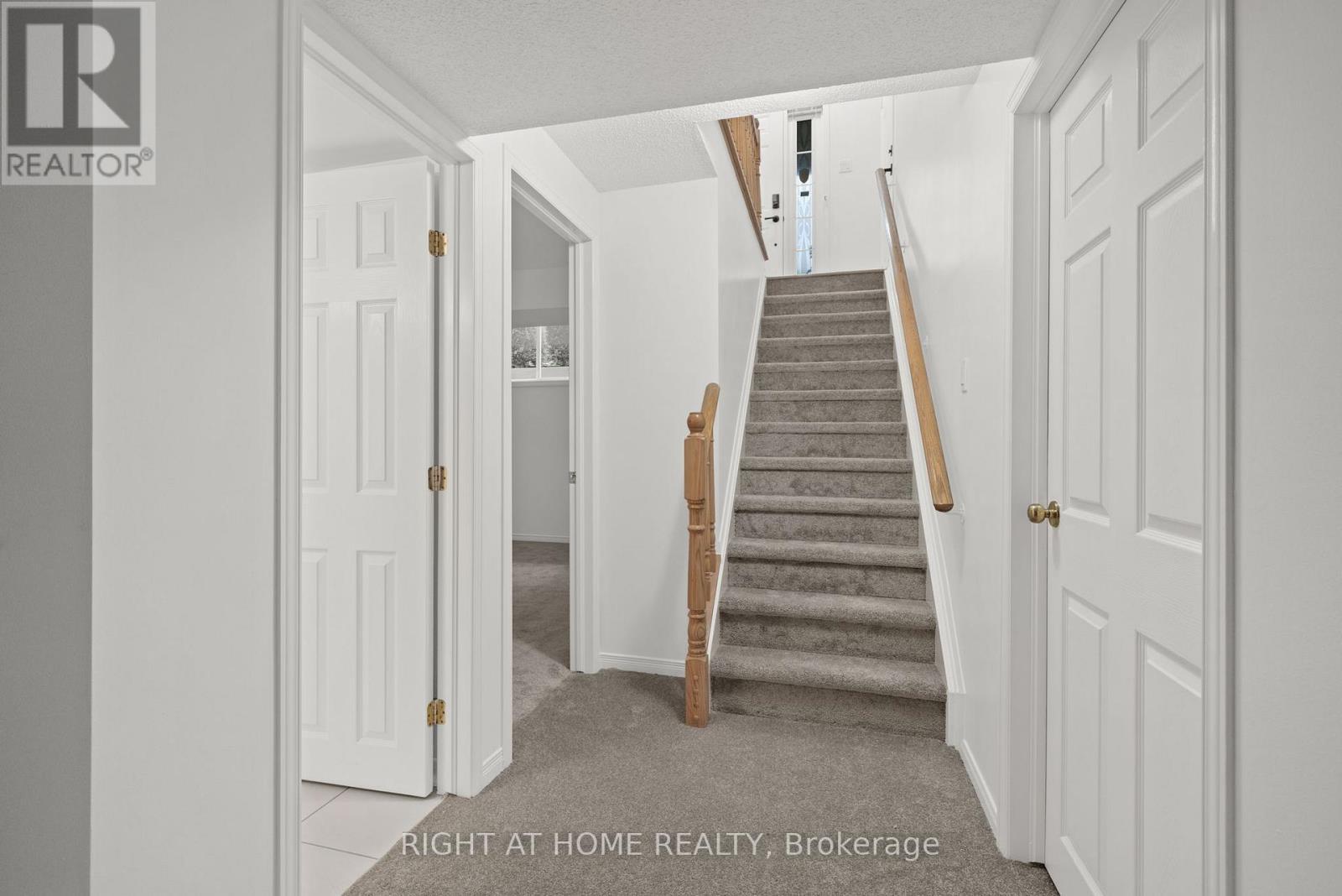 120 Grandpark Circle, Ottawa, ON - Indoor Photo Showing Other Room