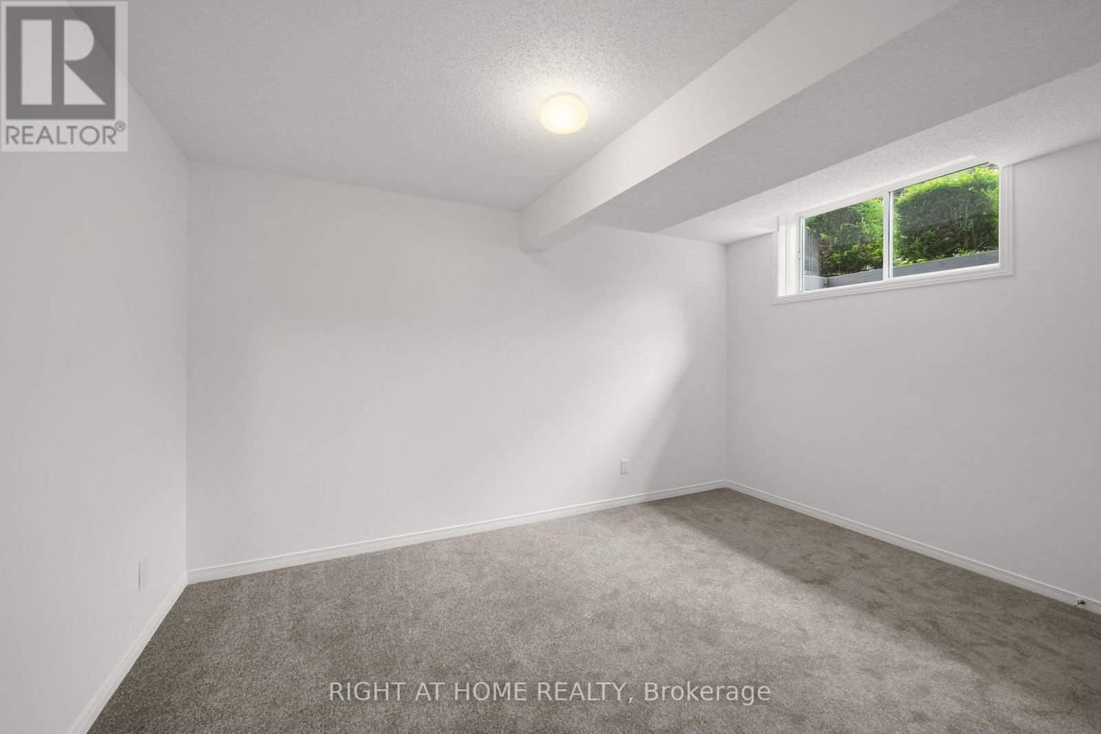 Lower Bedroom - 120 Grandpark Circle, Ottawa, ON - Indoor Photo Showing Other Room