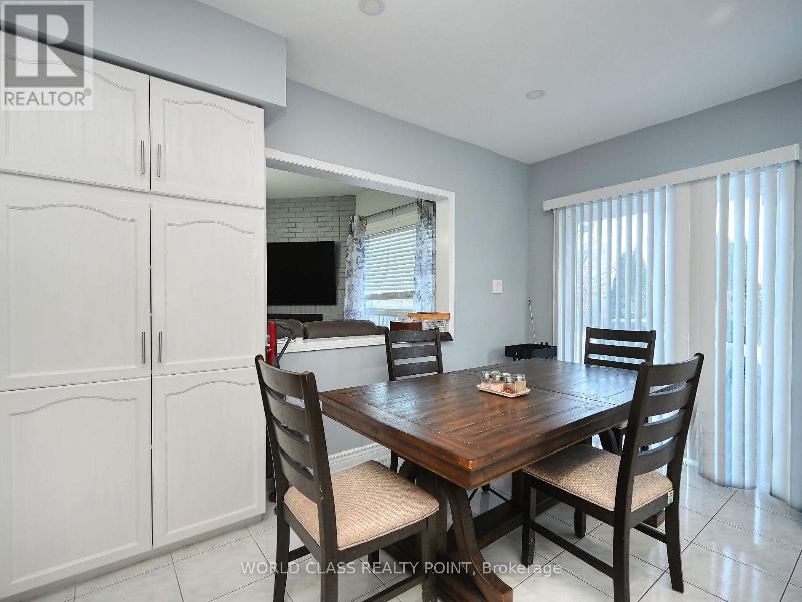 6136 Ford Road, Mississauga, ON - Indoor Photo Showing Dining Room