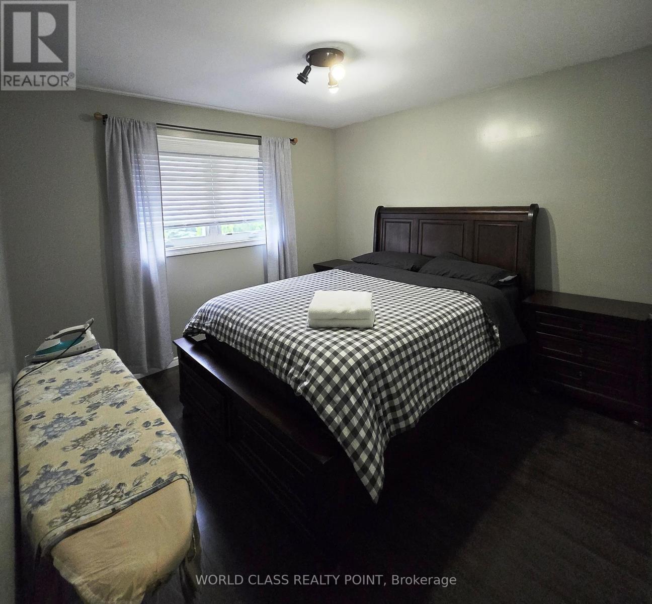 6136 Ford Road, Mississauga, ON - Indoor Photo Showing Bedroom
