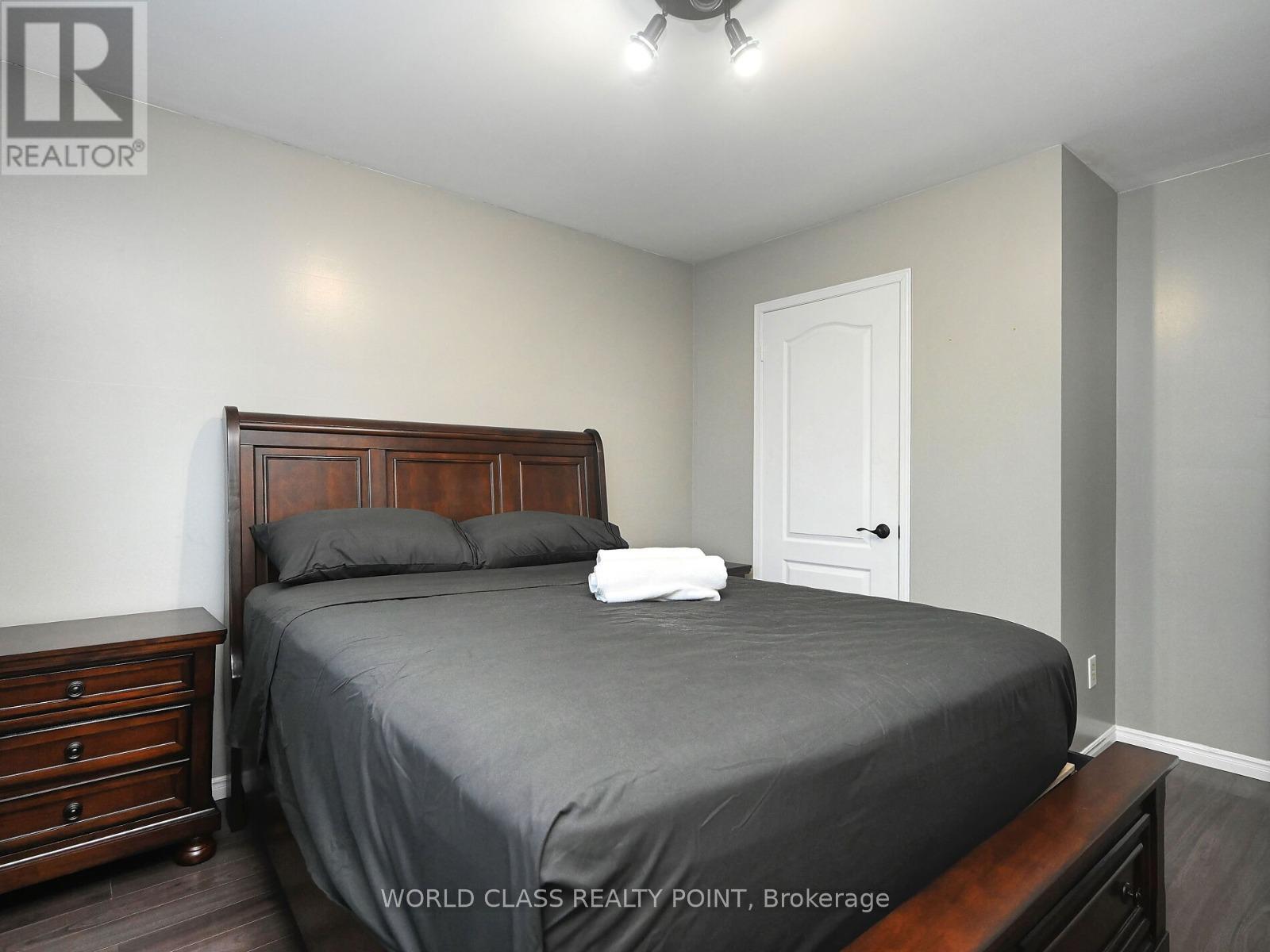 6136 Ford Road, Mississauga, ON - Indoor Photo Showing Bedroom
