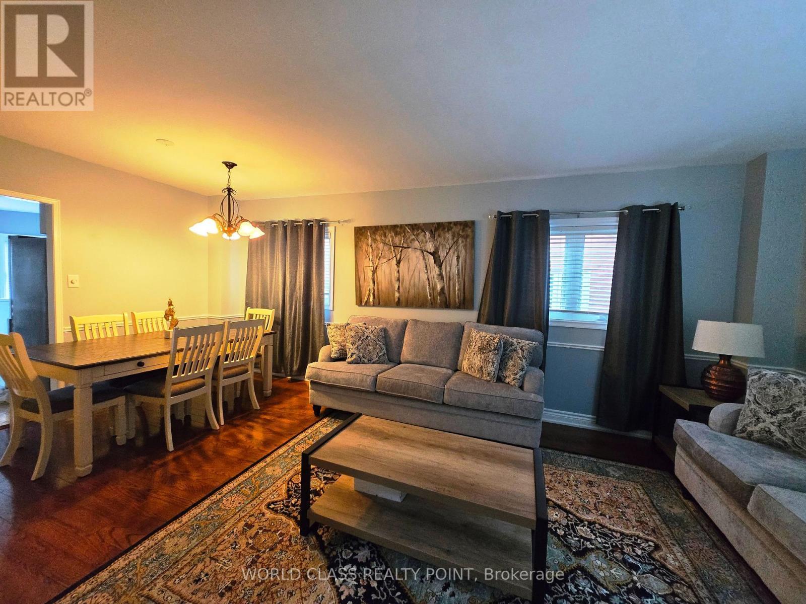 6136 Ford Road, Mississauga, ON - Indoor Photo Showing Living Room