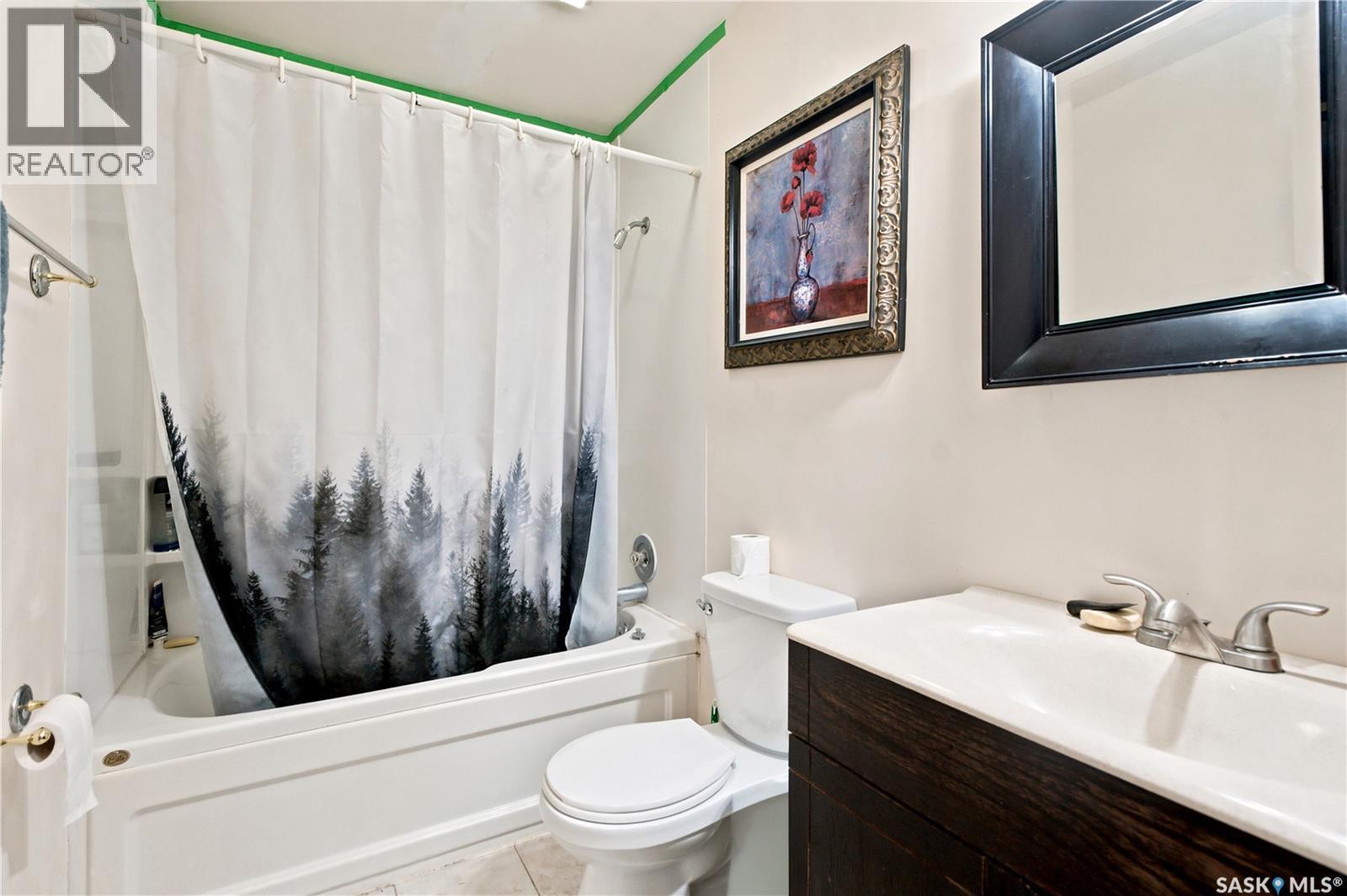 310 Douglas Crescent, Saskatoon, SK - Indoor Photo Showing Bathroom