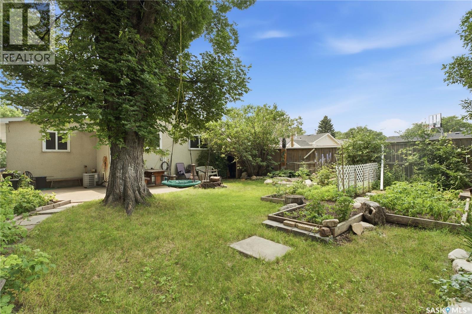 310 Douglas Crescent, Saskatoon, SK - Outdoor