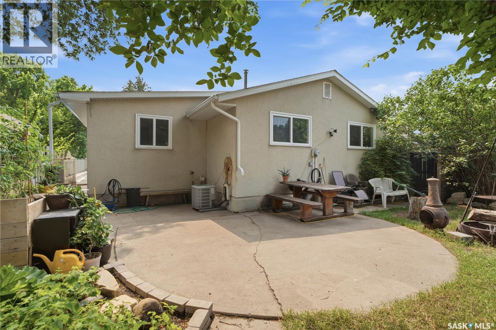 310 Douglas Crescent, Saskatoon, SK - Outdoor