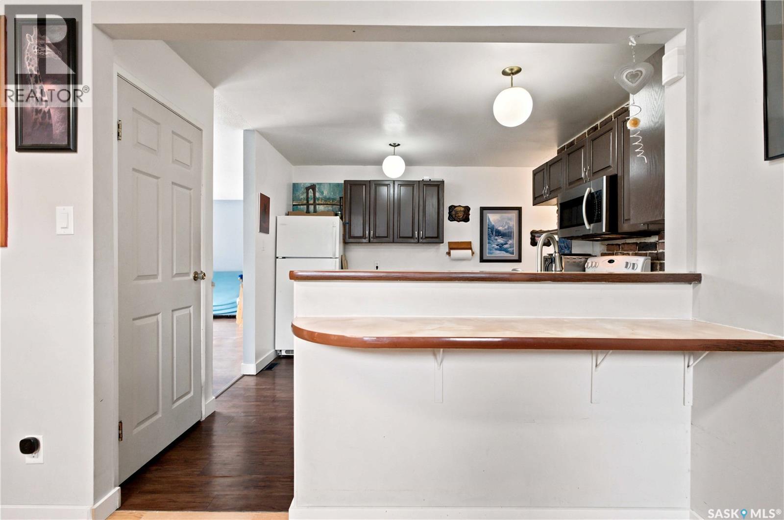 310 Douglas Crescent, Saskatoon, SK - Indoor Photo Showing Kitchen