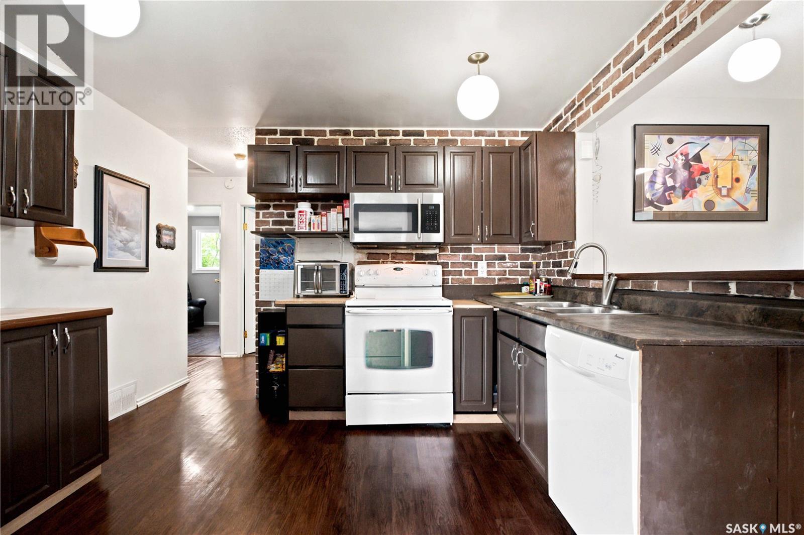 310 Douglas Crescent, Saskatoon, SK - Indoor Photo Showing Kitchen With Double Sink