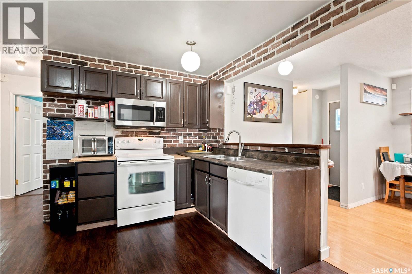 310 Douglas Crescent, Saskatoon, SK - Indoor Photo Showing Kitchen With Double Sink
