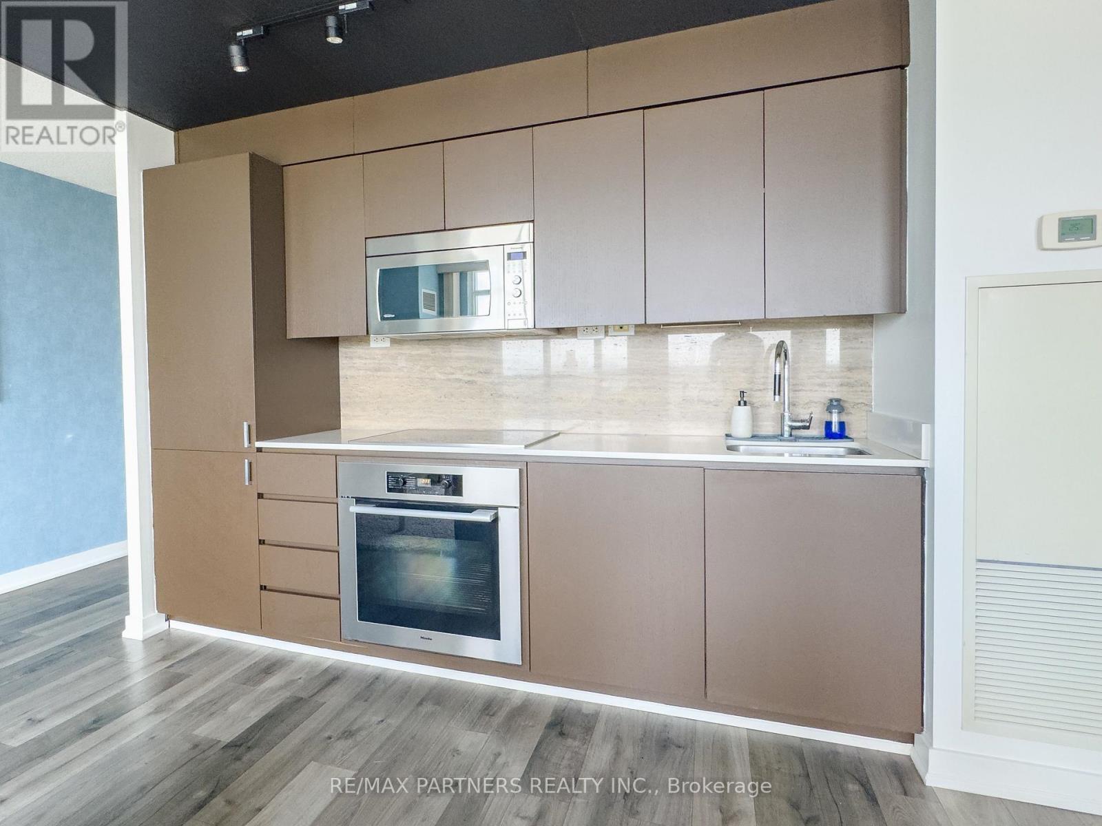 1806 - 15 Iceboat Terrace, Toronto, ON - Indoor Photo Showing Kitchen