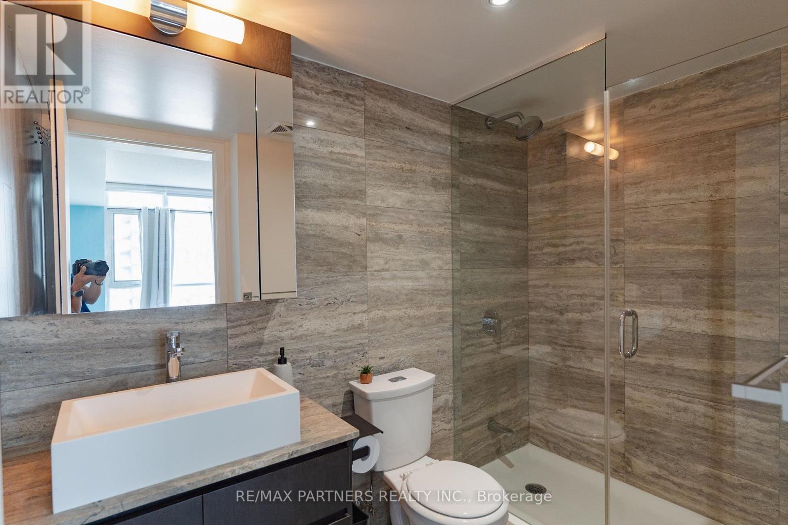 1806 - 15 Iceboat Terrace, Toronto, ON - Indoor Photo Showing Bathroom