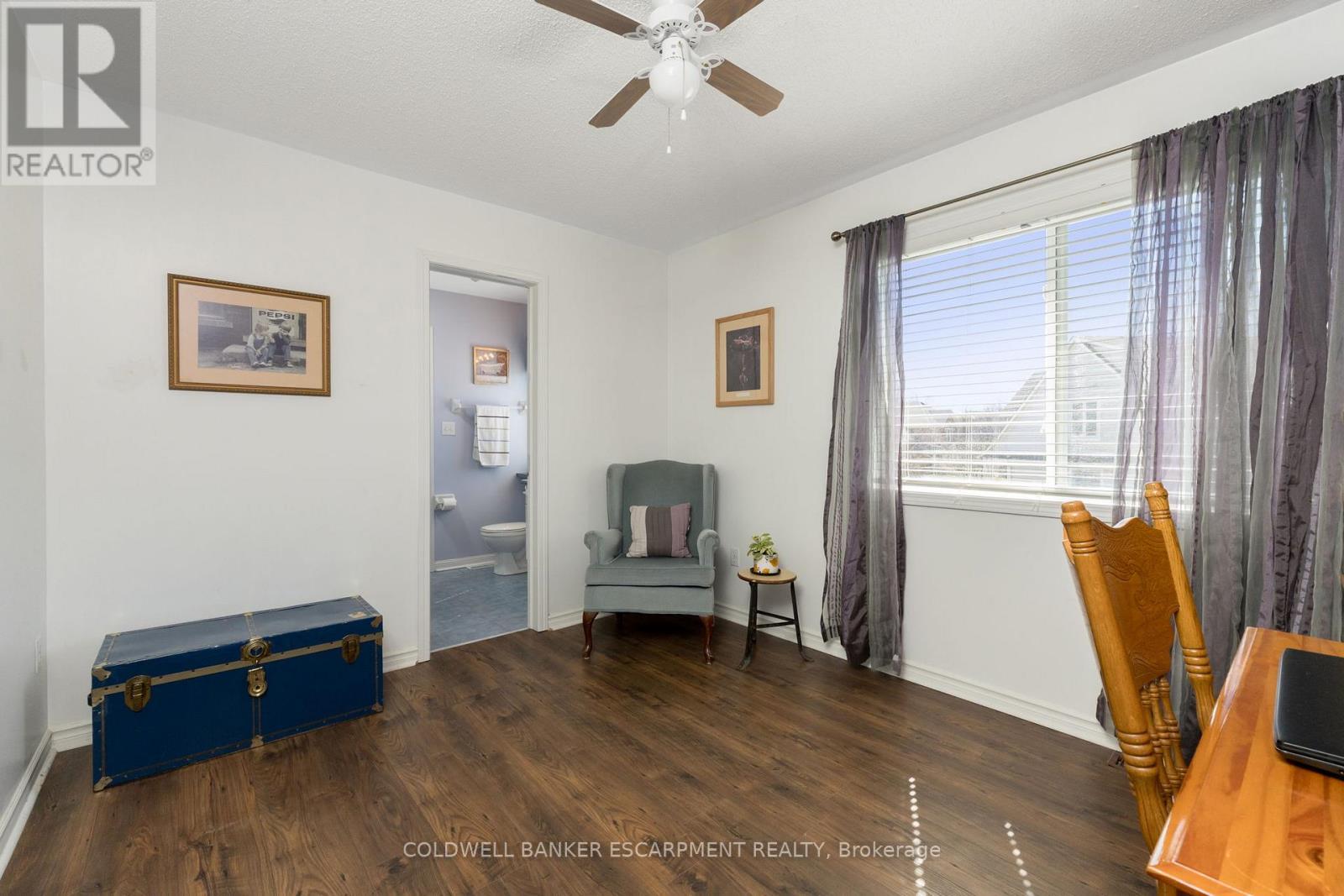 593 Caverhill Crescent, Milton, ON - Indoor Photo Showing Other Room