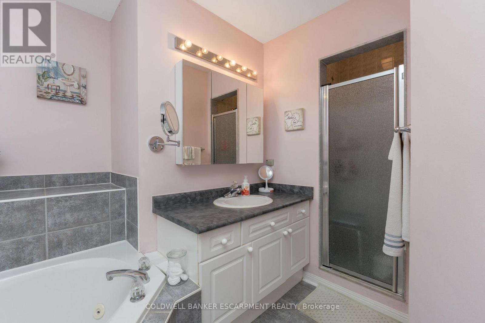 593 Caverhill Crescent, Milton, ON - Indoor Photo Showing Bathroom