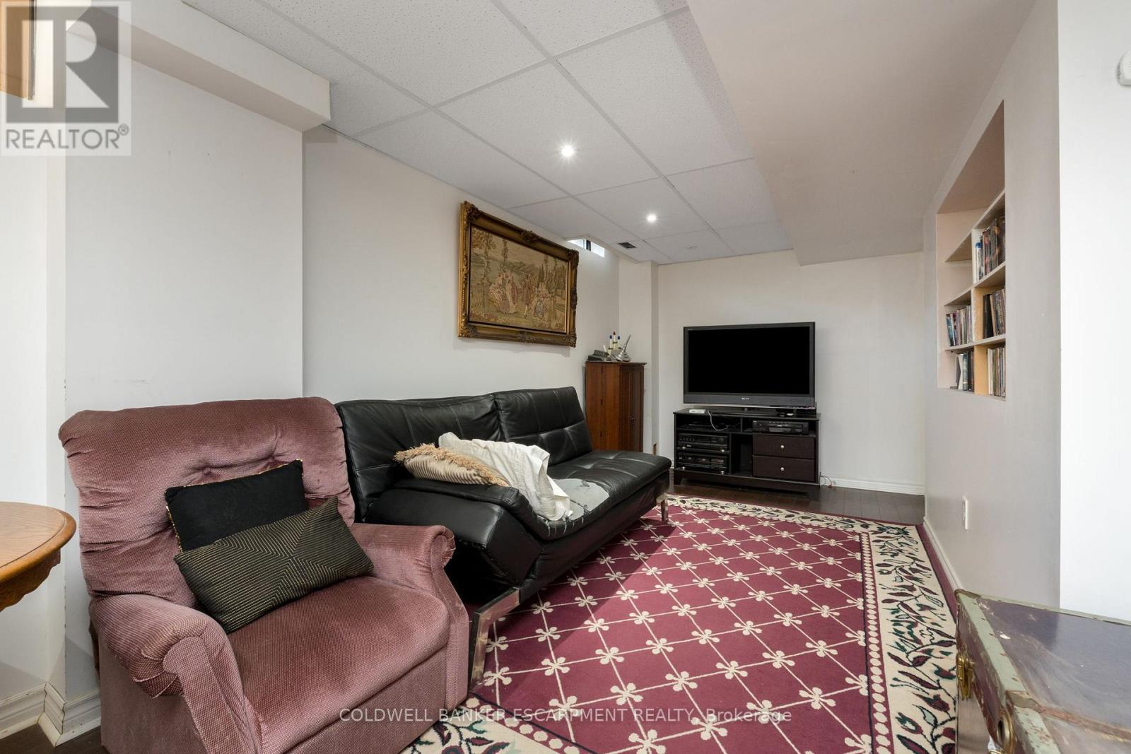 593 Caverhill Crescent, Milton, ON - Indoor Photo Showing Living Room