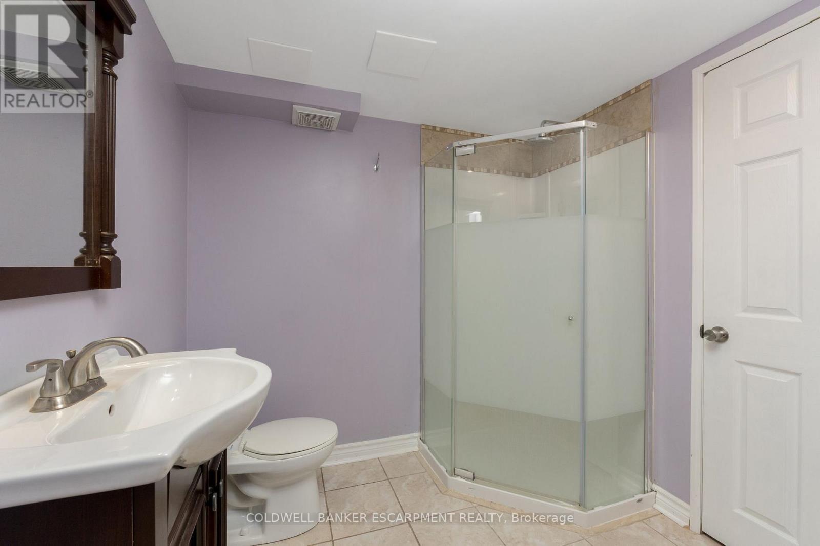 593 Caverhill Crescent, Milton, ON - Indoor Photo Showing Bathroom