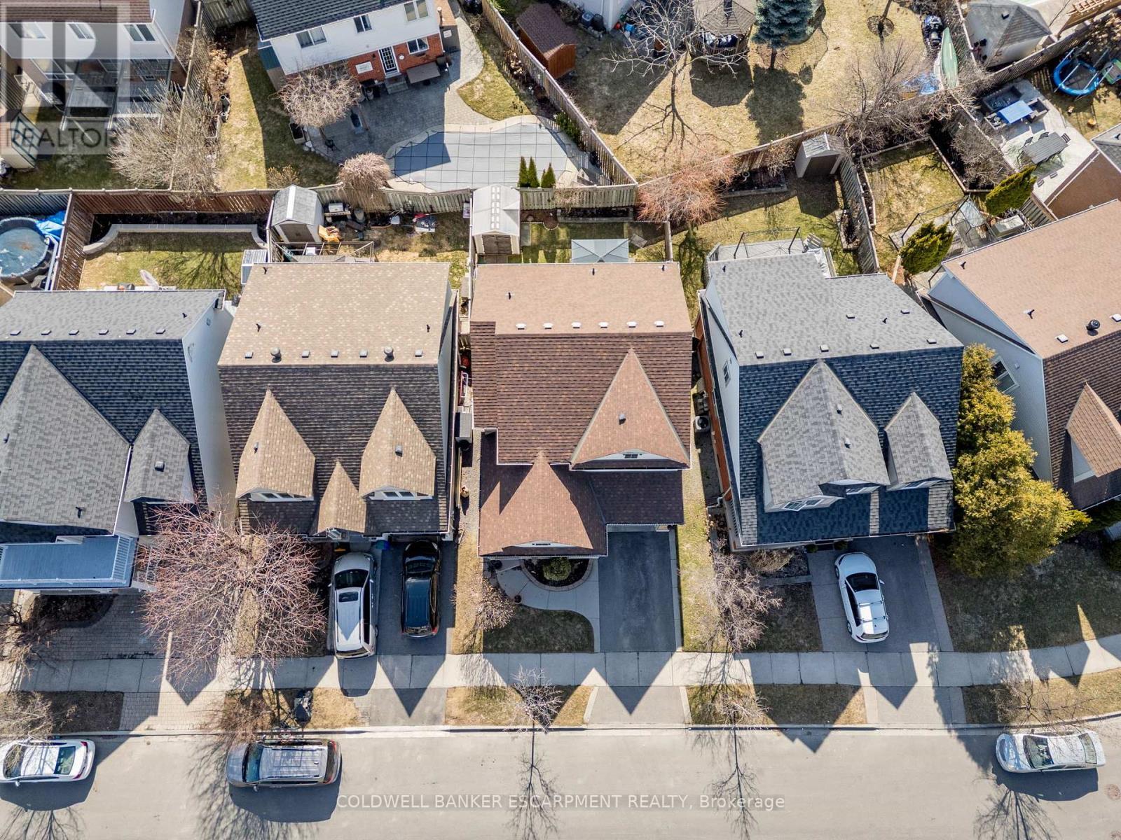593 Caverhill Crescent, Milton, ON - Outdoor