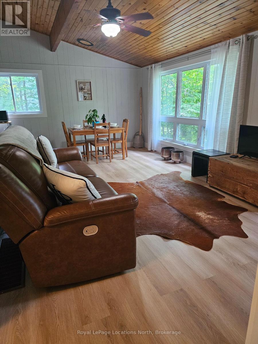 1204 Tiny Beaches Road North Road N, Tiny, ON - Indoor Photo Showing Other Room