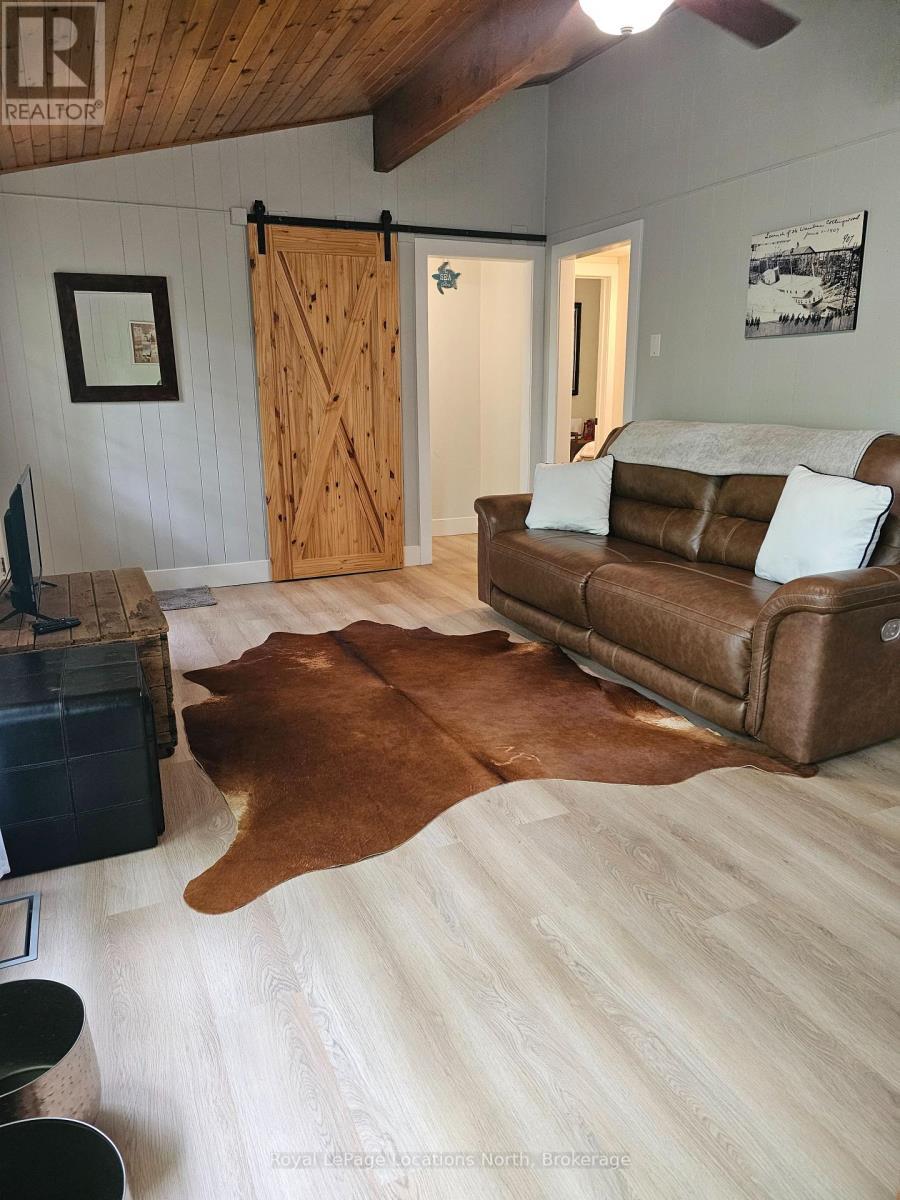 1204 Tiny Beaches Road North Road N, Tiny, ON - Indoor Photo Showing Other Room