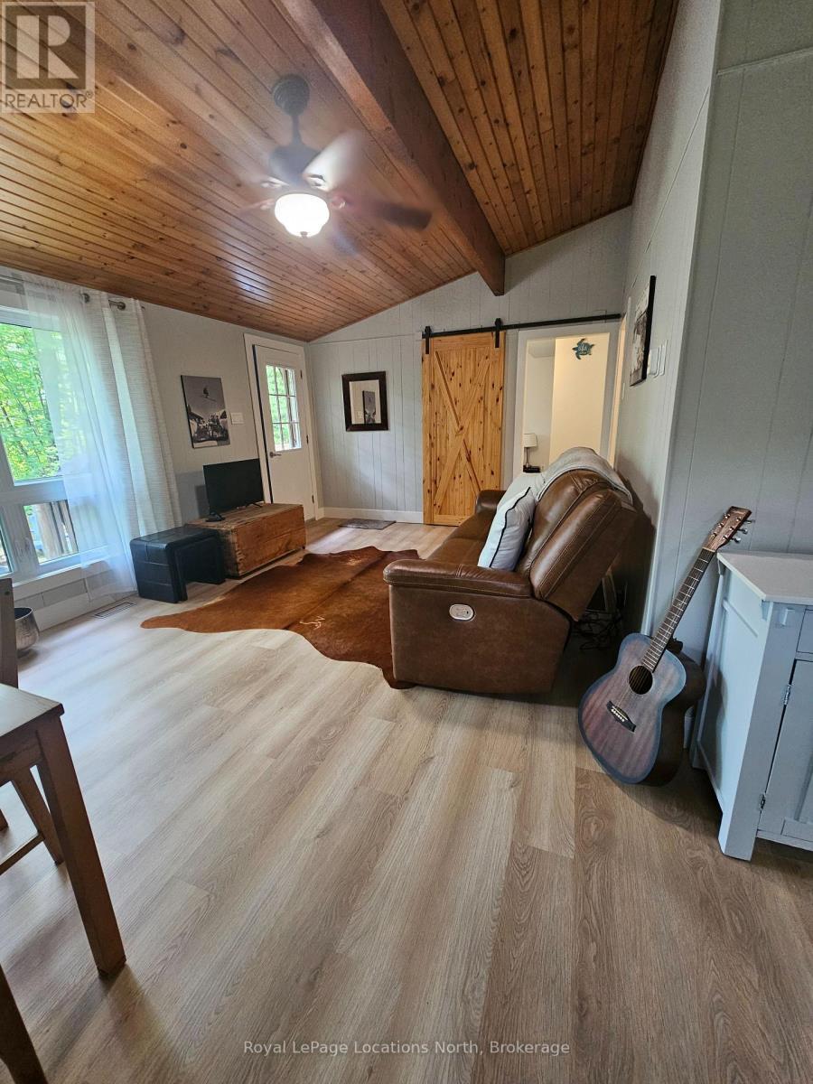 1204 Tiny Beaches Road North Road N, Tiny, ON - Indoor Photo Showing Other Room