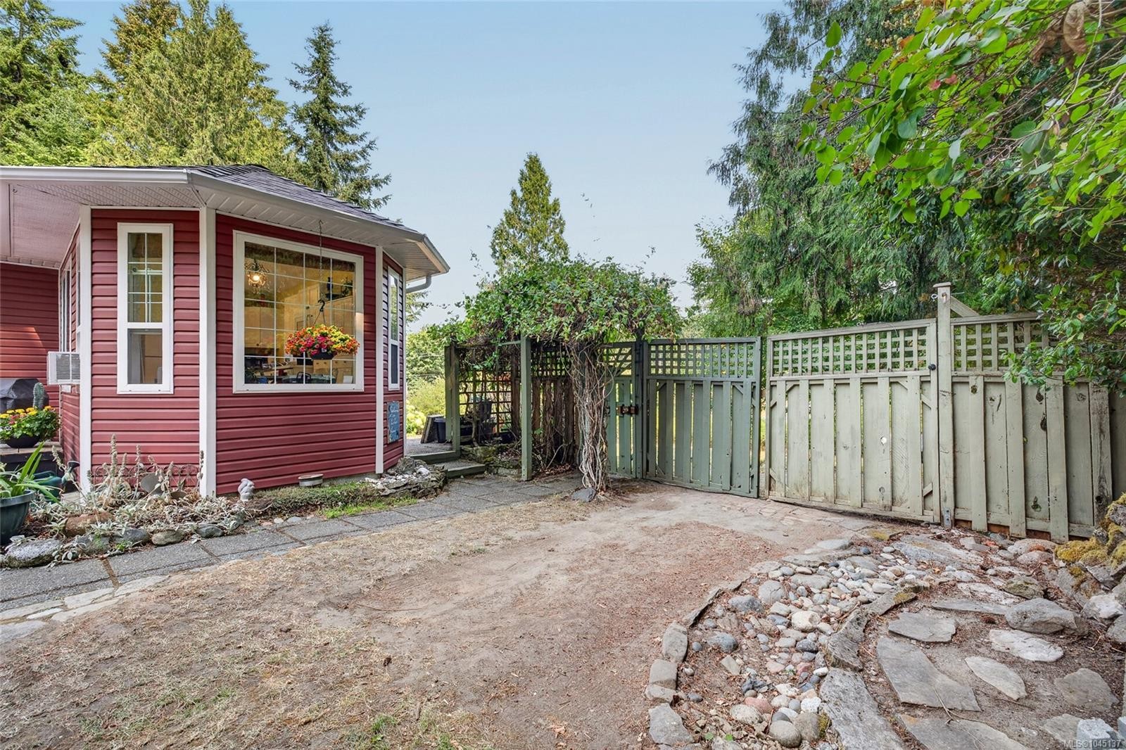 211 Quarry Dr, Salt Spring, BC
