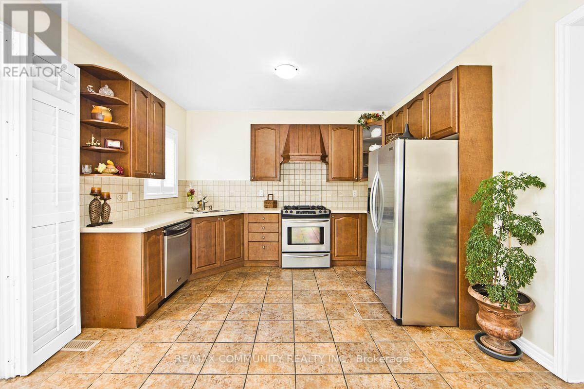 2 Solace Road, Markham, ON - Indoor Photo Showing Kitchen With Stainless Steel Kitchen