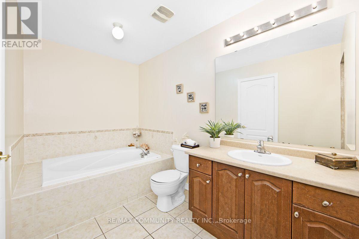 2 Solace Road, Markham, ON - Indoor Photo Showing Bathroom