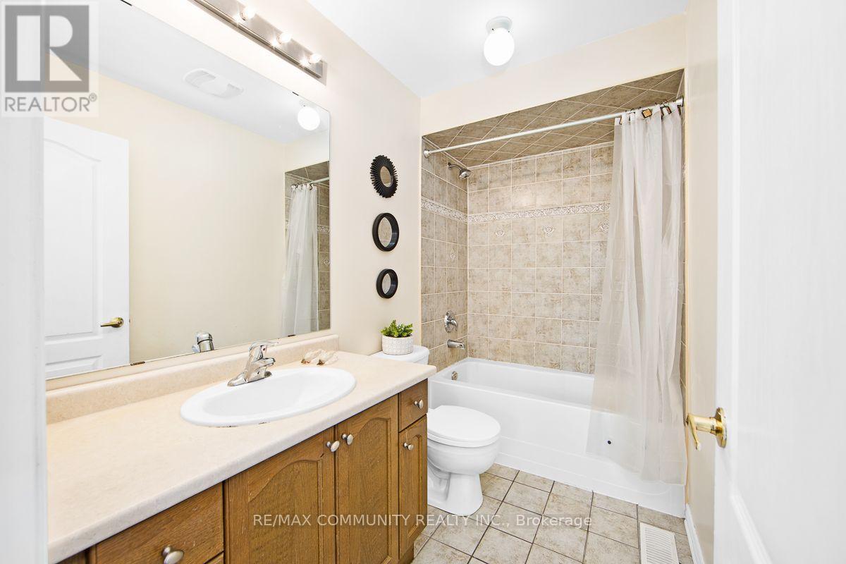 2 Solace Road, Markham, ON - Indoor Photo Showing Bathroom