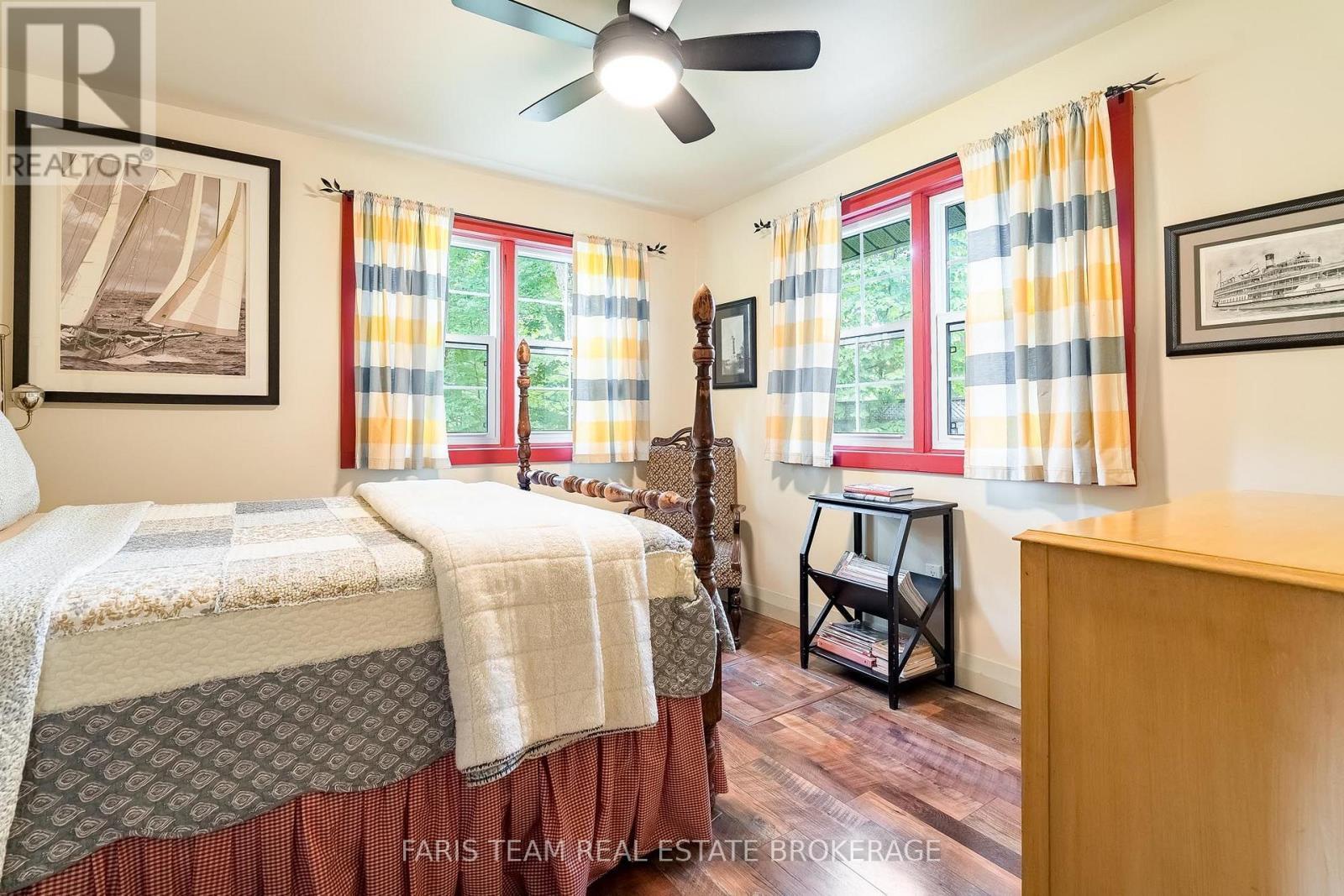 7353 Davy Drive, Ramara, ON - Indoor Photo Showing Bedroom