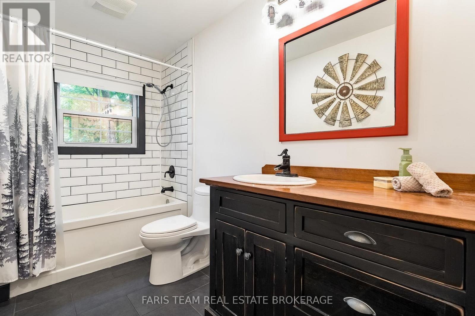 7353 Davy Drive, Ramara, ON - Indoor Photo Showing Bathroom