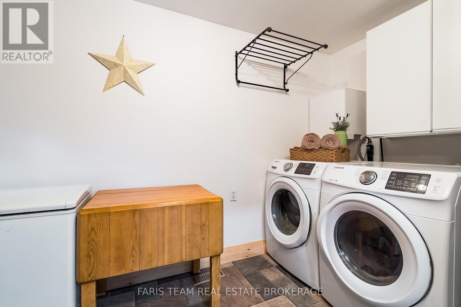 7353 Davy Drive, Ramara, ON - Indoor Photo Showing Laundry Room