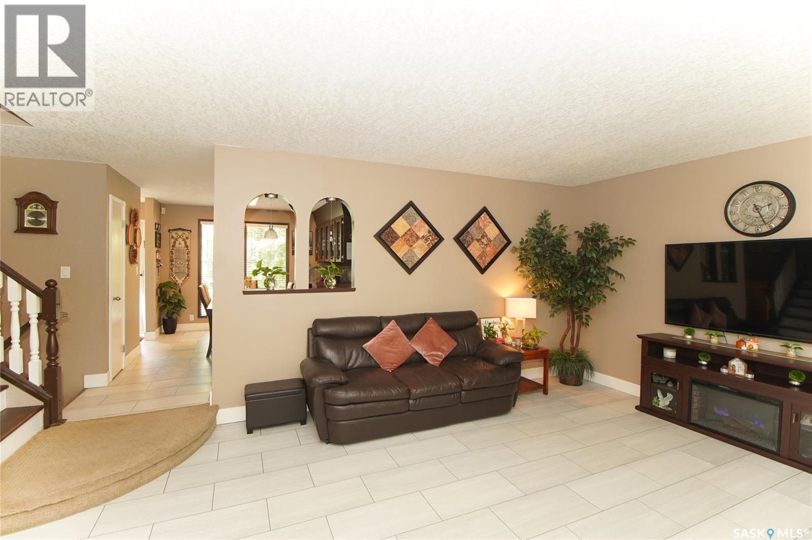 18 Kyle Street, Regina, SK - Indoor Photo Showing Living Room