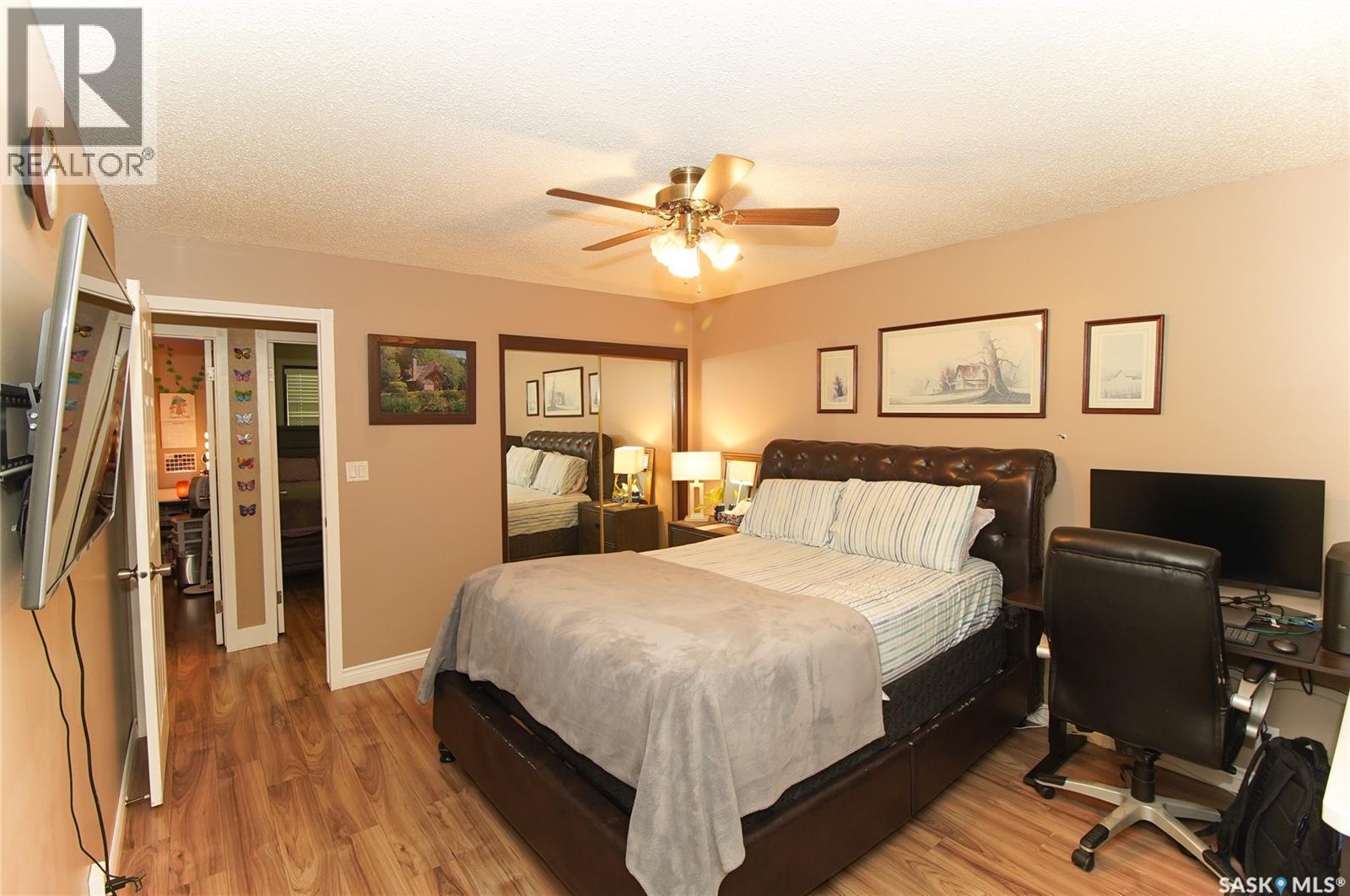 18 Kyle Street, Regina, SK - Indoor Photo Showing Bedroom